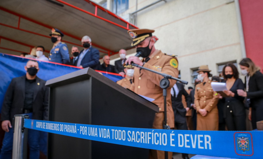 O governador Carlos Massa Ratinho Junior participou da cerimônia de passagem nesta segunda-feira (8), em Curitiba. O coronel Manoel Vasco de Figueiredo Junior assume o comando-geral da corporação, no lugar do coronel Gerson Gross, que tinha assumido o posto em janeiro deste ano. Foto: Valdelino Pontes/AEN.
