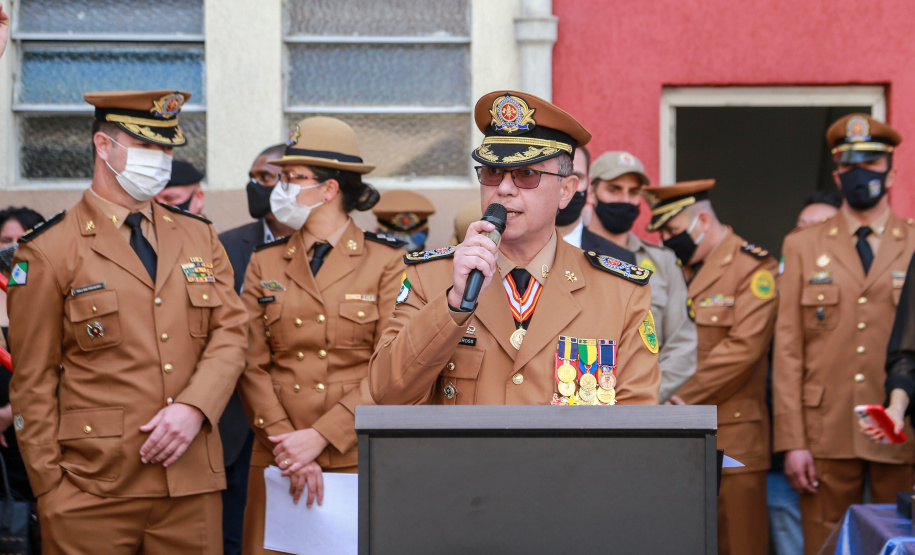 O governador Carlos Massa Ratinho Junior participou da cerimônia de passagem nesta segunda-feira (8), em Curitiba. O coronel Manoel Vasco de Figueiredo Junior assume o comando-geral da corporação, no lugar do coronel Gerson Gross, que tinha assumido o posto em janeiro deste ano. Foto: Valdelino Pontes/AEN.