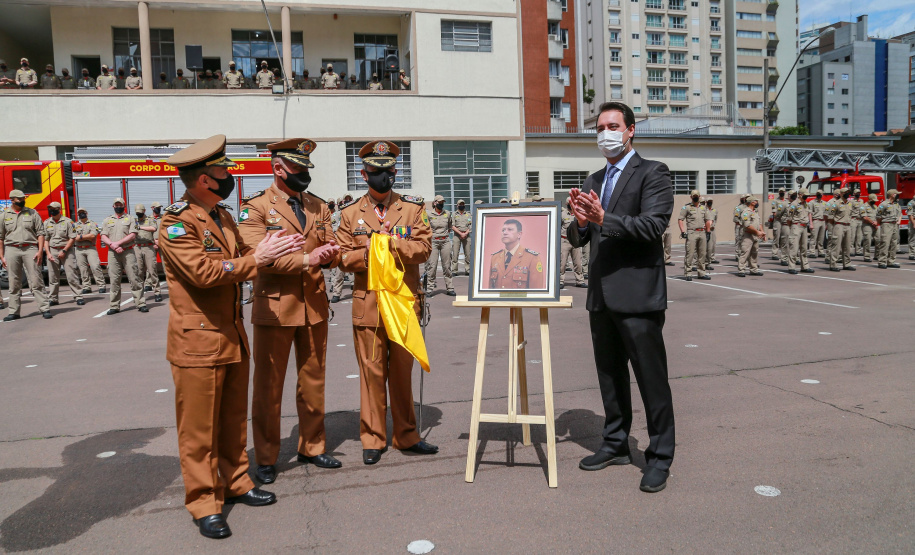 O governador Carlos Massa Ratinho Junior participou da cerimônia de passagem nesta segunda-feira (8), em Curitiba. O coronel Manoel Vasco de Figueiredo Junior assume o comando-geral da corporação, no lugar do coronel Gerson Gross, que tinha assumido o posto em janeiro deste ano. Foto: Valdelino Pontes/AEN.