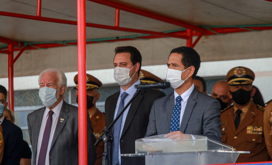 O governador Carlos Massa Ratinho Junior participou da cerimônia de passagem nesta segunda-feira (8), em Curitiba. O coronel Manoel Vasco de Figueiredo Junior assume o comando-geral da corporação, no lugar do coronel Gerson Gross, que tinha assumido o posto em janeiro deste ano. Foto: Valdelino Pontes/AEN.
