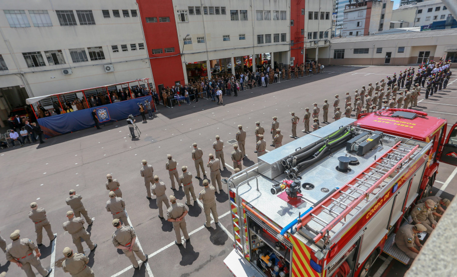 O governador Carlos Massa Ratinho Junior participou da cerimônia de passagem nesta segunda-feira (8), em Curitiba. O coronel Manoel Vasco de Figueiredo Junior assume o comando-geral da corporação, no lugar do coronel Gerson Gross, que tinha assumido o posto em janeiro deste ano. Foto: Valdelino Pontes/AEN.