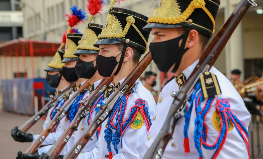 O governador Carlos Massa Ratinho Junior participou da cerimônia de passagem nesta segunda-feira (8), em Curitiba. O coronel Manoel Vasco de Figueiredo Junior assume o comando-geral da corporação, no lugar do coronel Gerson Gross, que tinha assumido o posto em janeiro deste ano. Foto: Valdelino Pontes/AEN.