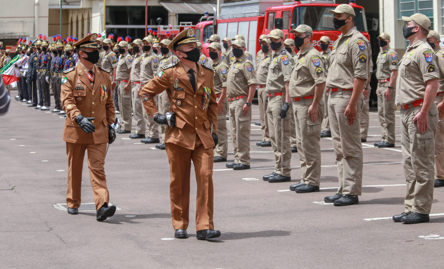 O governador Carlos Massa Ratinho Junior participou da cerimônia de passagem nesta segunda-feira (8), em Curitiba. O coronel Manoel Vasco de Figueiredo Junior assume o comando-geral da corporação, no lugar do coronel Gerson Gross, que tinha assumido o posto em janeiro deste ano. Foto: Valdelino Pontes/AEN.