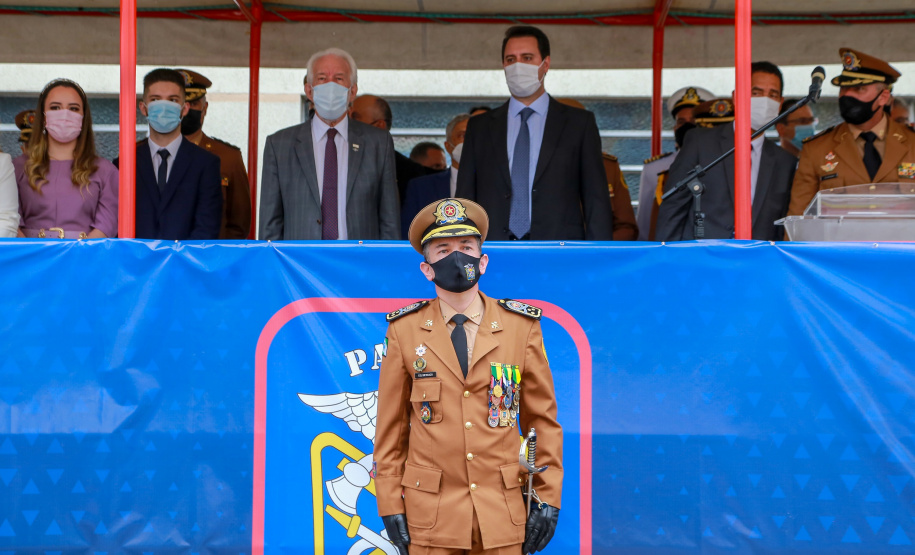 O governador Carlos Massa Ratinho Junior participou da cerimônia de passagem nesta segunda-feira (8), em Curitiba. O coronel Manoel Vasco de Figueiredo Junior assume o comando-geral da corporação, no lugar do coronel Gerson Gross, que tinha assumido o posto em janeiro deste ano. Foto: Valdelino Pontes/AEN.