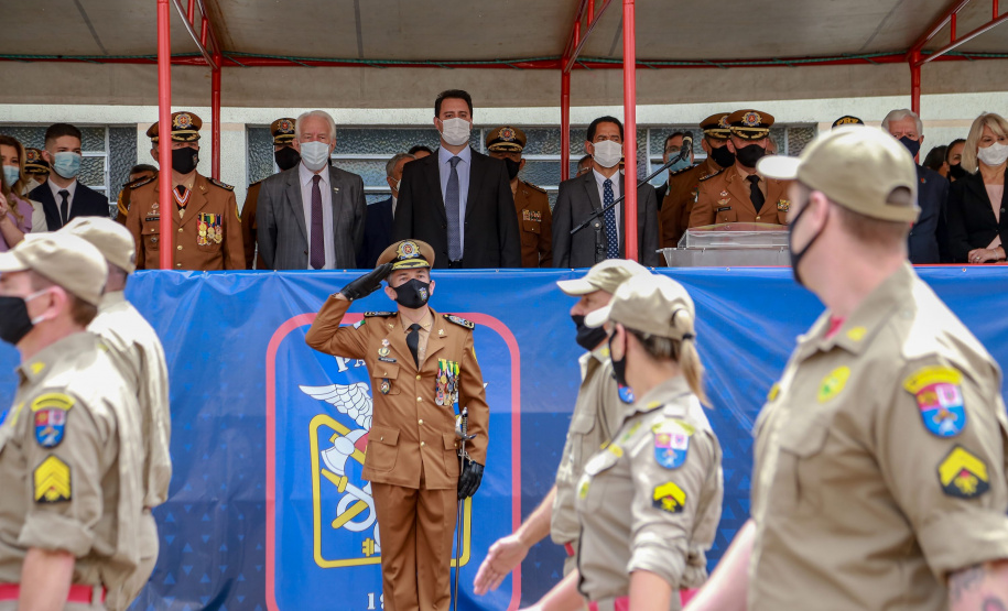 O governador Carlos Massa Ratinho Junior participou da cerimônia de passagem nesta segunda-feira (8), em Curitiba. O coronel Manoel Vasco de Figueiredo Junior assume o comando-geral da corporação, no lugar do coronel Gerson Gross, que tinha assumido o posto em janeiro deste ano. Foto: Valdelino Pontes/AEN.