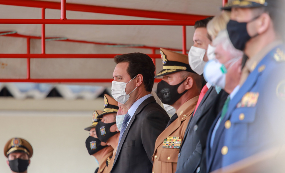 O governador Carlos Massa Ratinho Junior participou da cerimônia de passagem nesta segunda-feira (8), em Curitiba. O coronel Manoel Vasco de Figueiredo Junior assume o comando-geral da corporação, no lugar do coronel Gerson Gross, que tinha assumido o posto em janeiro deste ano. Foto: Valdelino Pontes/AEN.