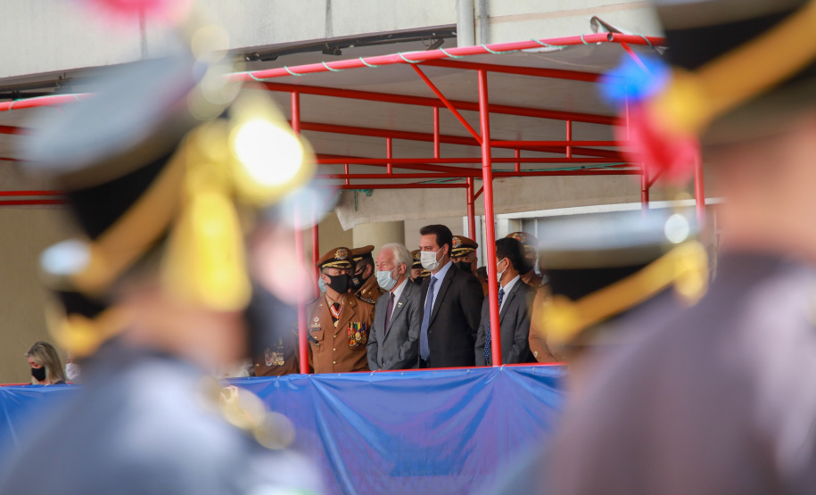 O governador Carlos Massa Ratinho Junior participou da cerimônia de passagem nesta segunda-feira (8), em Curitiba. O coronel Manoel Vasco de Figueiredo Junior assume o comando-geral da corporação, no lugar do coronel Gerson Gross, que tinha assumido o posto em janeiro deste ano. Foto: Valdelino Pontes/AEN.