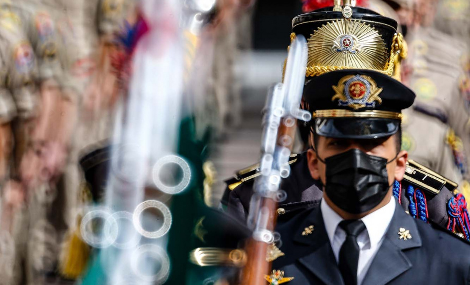 O governador Carlos Massa Ratinho Junior participou, nesta segunda-feira (8), em Curitiba, da passagem de comando do Corpo de Bombeiros do Paraná. Há mais de 30 anos na corporação, o coronel Manoel Vasco de Figueiredo Junior assume o posto de comandante-geral no lugar do coronel Gerson Gross, que tinha sido empossado em janeiro deste ano e agora segue para a reserva remunerada.Foto:Jonathan Campos/AEN