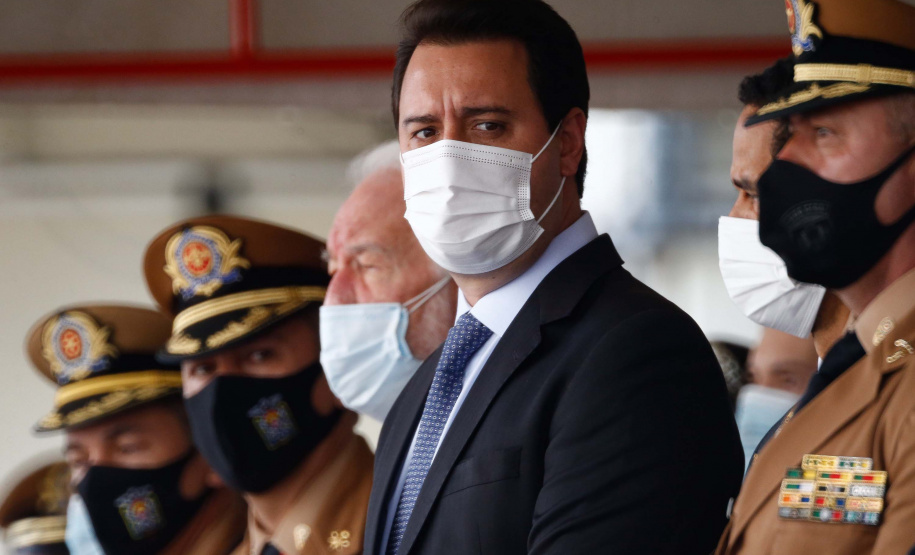 O governador Carlos Massa Ratinho Junior participou, nesta segunda-feira (8), em Curitiba, da passagem de comando do Corpo de Bombeiros do Paraná. Há mais de 30 anos na corporação, o coronel Manoel Vasco de Figueiredo Junior assume o posto de comandante-geral no lugar do coronel Gerson Gross, que tinha sido empossado em janeiro deste ano e agora segue para a reserva remunerada.Foto:Jonathan Campos/AEN