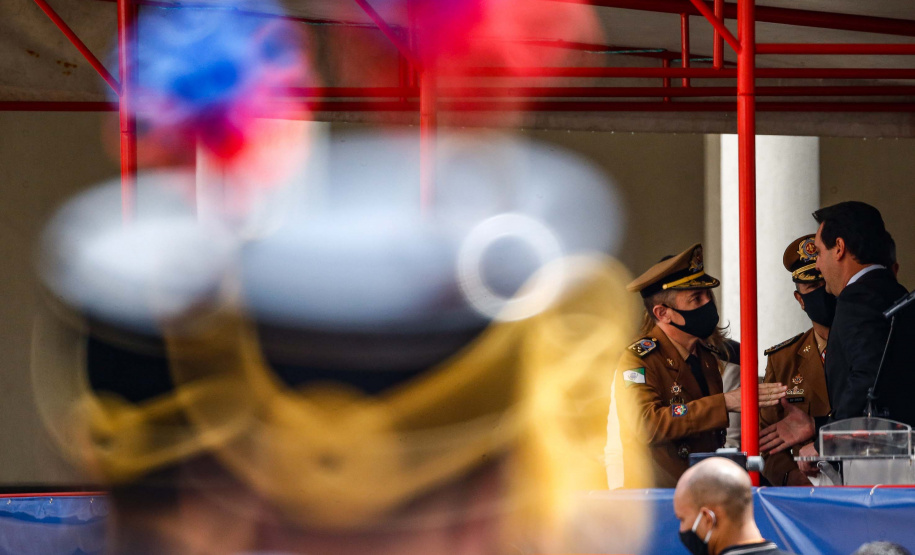 O governador Carlos Massa Ratinho Junior participou, nesta segunda-feira (8), em Curitiba, da passagem de comando do Corpo de Bombeiros do Paraná. Há mais de 30 anos na corporação, o coronel Manoel Vasco de Figueiredo Junior assume o posto de comandante-geral no lugar do coronel Gerson Gross, que tinha sido empossado em janeiro deste ano e agora segue para a reserva remunerada.Foto:Jonathan Campos/AEN