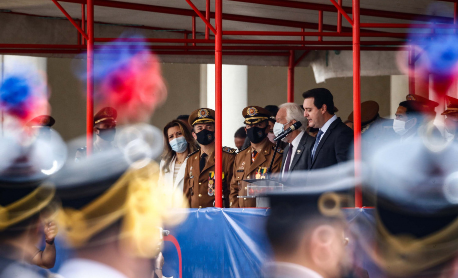 O governador Carlos Massa Ratinho Junior participou, nesta segunda-feira (8), em Curitiba, da passagem de comando do Corpo de Bombeiros do Paraná. Há mais de 30 anos na corporação, o coronel Manoel Vasco de Figueiredo Junior assume o posto de comandante-geral no lugar do coronel Gerson Gross, que tinha sido empossado em janeiro deste ano e agora segue para a reserva remunerada.Foto:Jonathan Campos/AEN