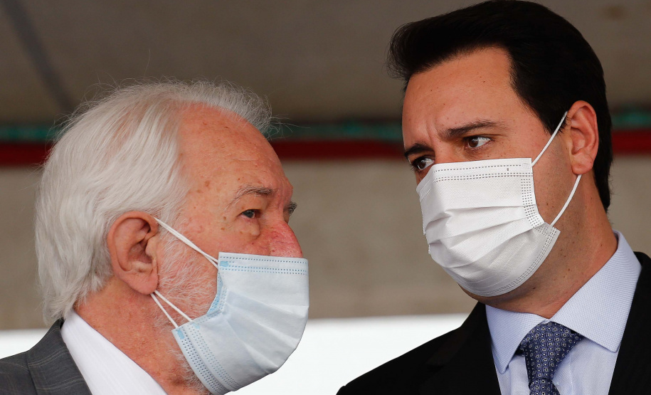 O governador Carlos Massa Ratinho Junior participou, nesta segunda-feira (8), em Curitiba, da passagem de comando do Corpo de Bombeiros do Paraná. Há mais de 30 anos na corporação, o coronel Manoel Vasco de Figueiredo Junior assume o posto de comandante-geral no lugar do coronel Gerson Gross, que tinha sido empossado em janeiro deste ano e agora segue para a reserva remunerada.Foto:Jonathan Campos/AEN