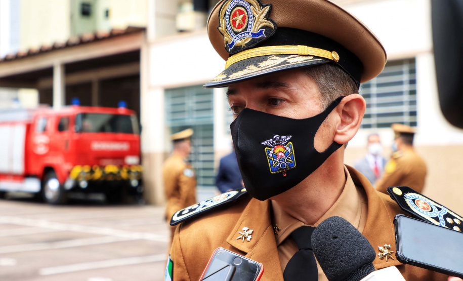 O governador Carlos Massa Ratinho Junior participou, nesta segunda-feira (8), em Curitiba, da passagem de comando do Corpo de Bombeiros do Paraná. Há mais de 30 anos na corporação, o coronel Manoel Vasco de Figueiredo Junior assume o posto de comandante-geral no lugar do coronel Gerson Gross, que tinha sido empossado em janeiro deste ano e agora segue para a reserva remunerada.Foto:José Fernando Ogura/AEN