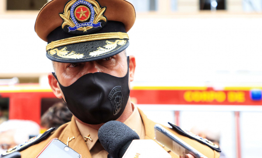 O governador Carlos Massa Ratinho Junior participou, nesta segunda-feira (8), em Curitiba, da passagem de comando do Corpo de Bombeiros do Paraná. Há mais de 30 anos na corporação, o coronel Manoel Vasco de Figueiredo Junior assume o posto de comandante-geral no lugar do coronel Gerson Gross, que tinha sido empossado em janeiro deste ano e agora segue para a reserva remunerada.Foto:José Fernando Ogura/AEN