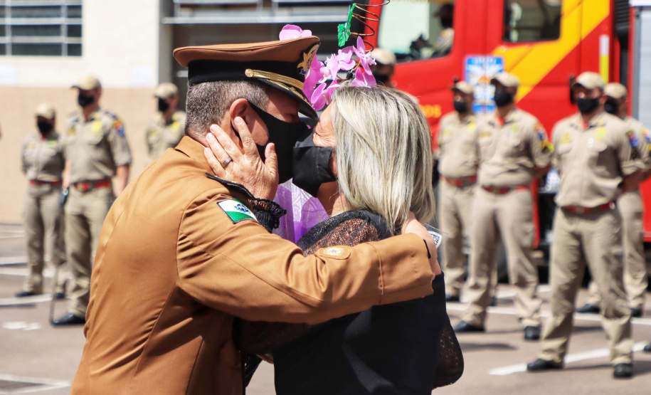 O governador Carlos Massa Ratinho Junior participou, nesta segunda-feira (8), em Curitiba, da passagem de comando do Corpo de Bombeiros do Paraná. Há mais de 30 anos na corporação, o coronel Manoel Vasco de Figueiredo Junior assume o posto de comandante-geral no lugar do coronel Gerson Gross, que tinha sido empossado em janeiro deste ano e agora segue para a reserva remunerada.Foto:José Fernando Ogura/AEN