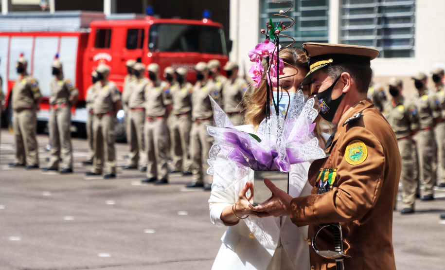 O governador Carlos Massa Ratinho Junior participou, nesta segunda-feira (8), em Curitiba, da passagem de comando do Corpo de Bombeiros do Paraná. Há mais de 30 anos na corporação, o coronel Manoel Vasco de Figueiredo Junior assume o posto de comandante-geral no lugar do coronel Gerson Gross, que tinha sido empossado em janeiro deste ano e agora segue para a reserva remunerada.Foto:José Fernando Ogura/AEN