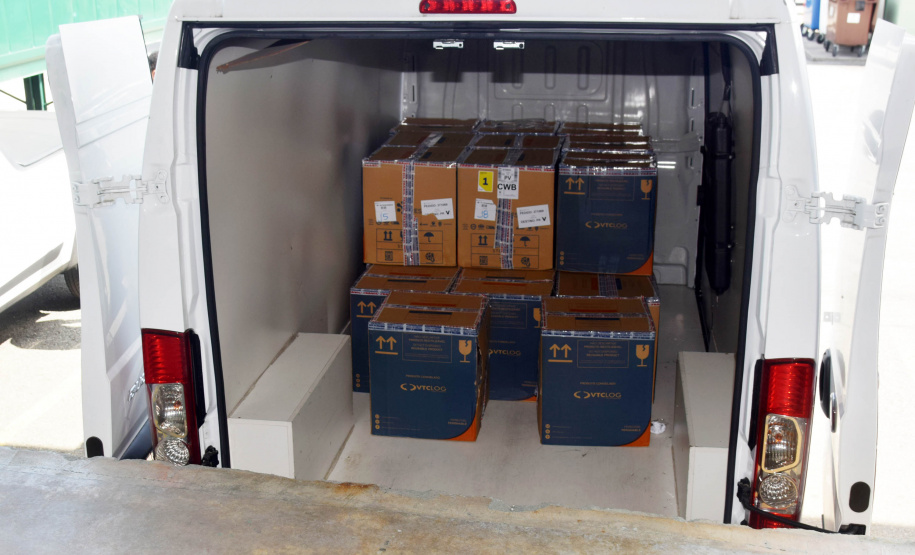 O Paraná recebeu nesta segunda-feira (8) mais 161.460 imunizantes da Pfizer/BioNTech. A nova remessa ainda aguarda a divulgação do informe técnico do Governo Federal e, por isso, ainda não tem público-alvo definido. - Curitiba, 08/11/2021 - Foto: Américo Antonio/SESA