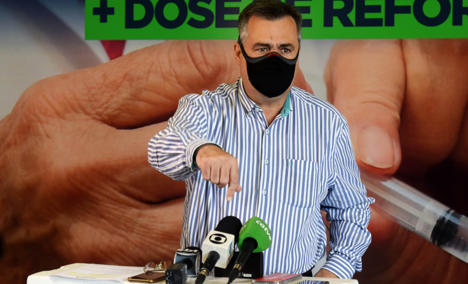 O Paraná recebeu nesta segunda-feira (8) mais 161.460 imunizantes da Pfizer/BioNTech. A nova remessa ainda aguarda a divulgação do informe técnico do Governo Federal e, por isso, ainda não tem público-alvo definido. - Curitiba, 08/11/2021 - Foto: Américo Antonio/SESA