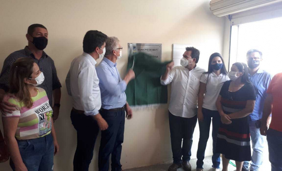 Entrega de pavimentação de estrada rural e de máquinas, caminhão e equipamentos para cooperativas de agricultura familiar, inauguração de cozinha comunitária. Estas foram algumas das ações dos secretários estaduais da Agricultura e do Abastecimento, Norberto Ortigara, e do Planejamento e Projetos Estruturantes, Valdemar Bernardo Jorge, na semana passada na região do Norte Pioneiro. - Curitiba, 08/11/2021 - Foto: SEAB