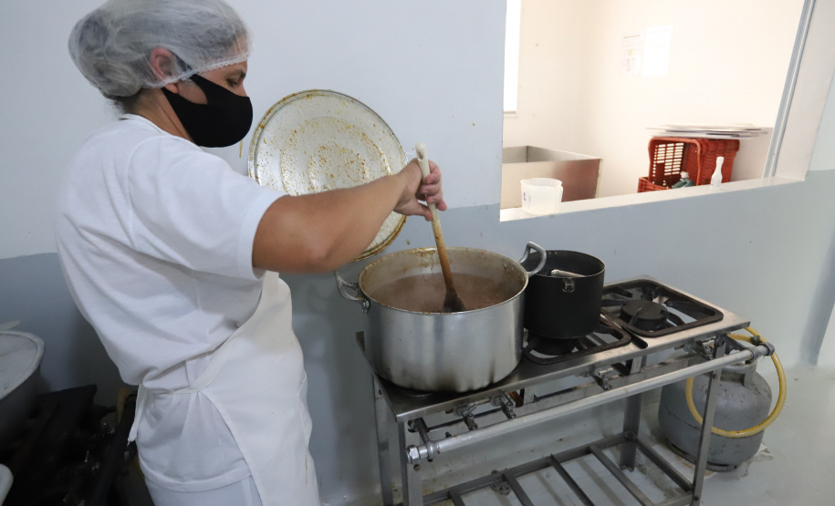 VRS Mata Atlântica ? Litoral Paraná - Preparo dos Alimentos na Aspran - Associação Dos Produtores Rurais de Antonina    -  Foto: Geraldo Bubniak/AEN