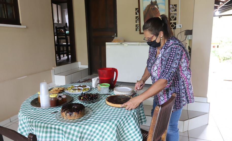 VRS Mata Atlântica ? Litoral Paraná - Apresentação do projeto em Morretes  e conversa com os produtores locais. Na foto produtora Rosana Robassa    -  Foto: Geraldo Bubniak/AEN