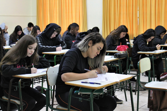 Mais de 1,2 milhão de alunos fazem a Prova Paraná | Governo do Estado ...