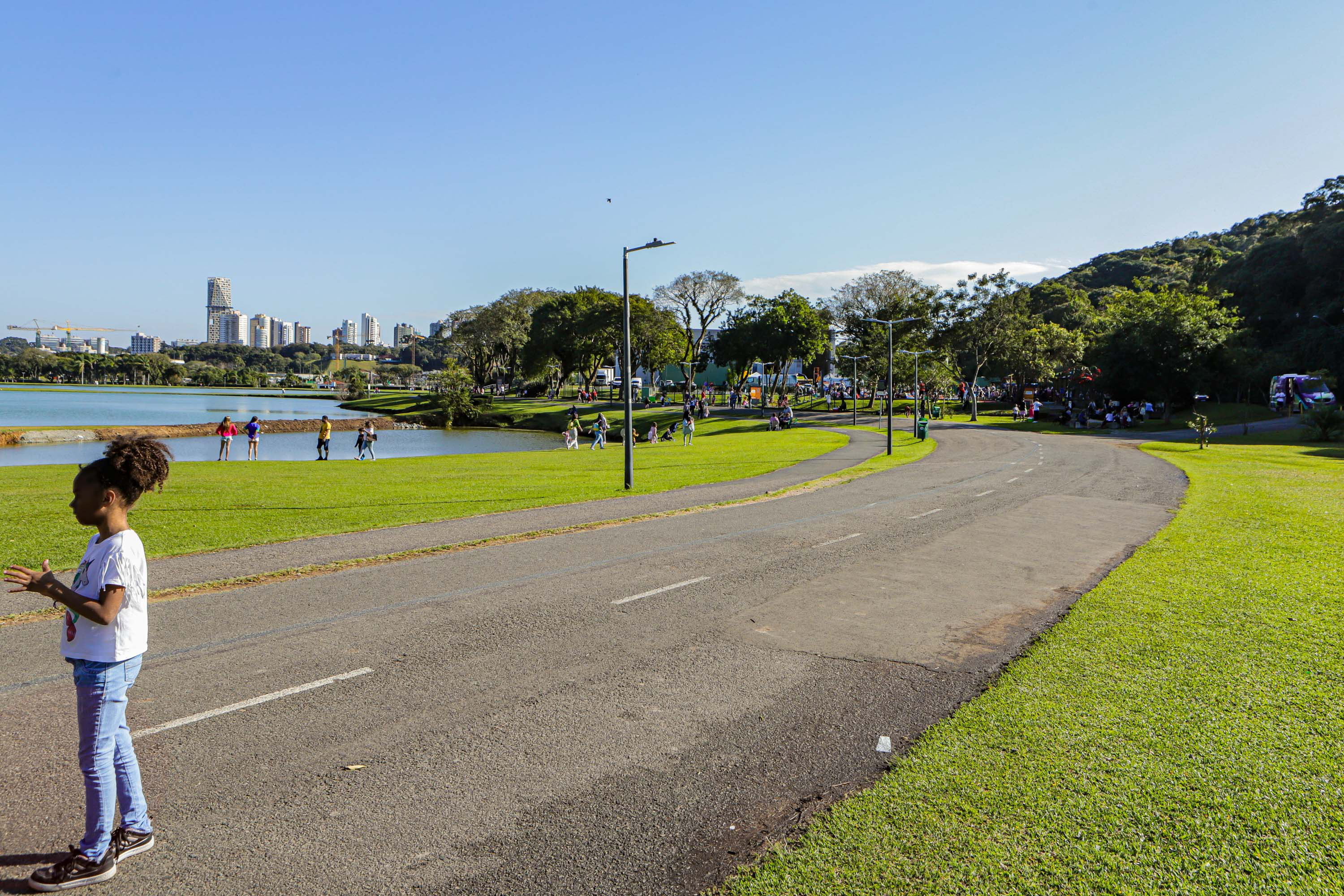 FIM DE SEMANA COM PREDOM&Iacute;NIO DE SOL TER&Aacute; TEMPERATURAS ACIMA DOS 30&deg;C EM CIDADES DO PARAN&Aacute;